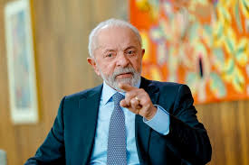  A ministros, Lula ataca Trump e família Bolsonaro: Não seremos subalternos