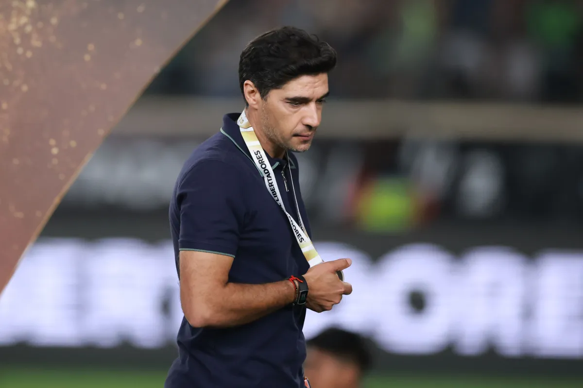  Abel põe cargo à disposição no Palmeiras após ano em branco