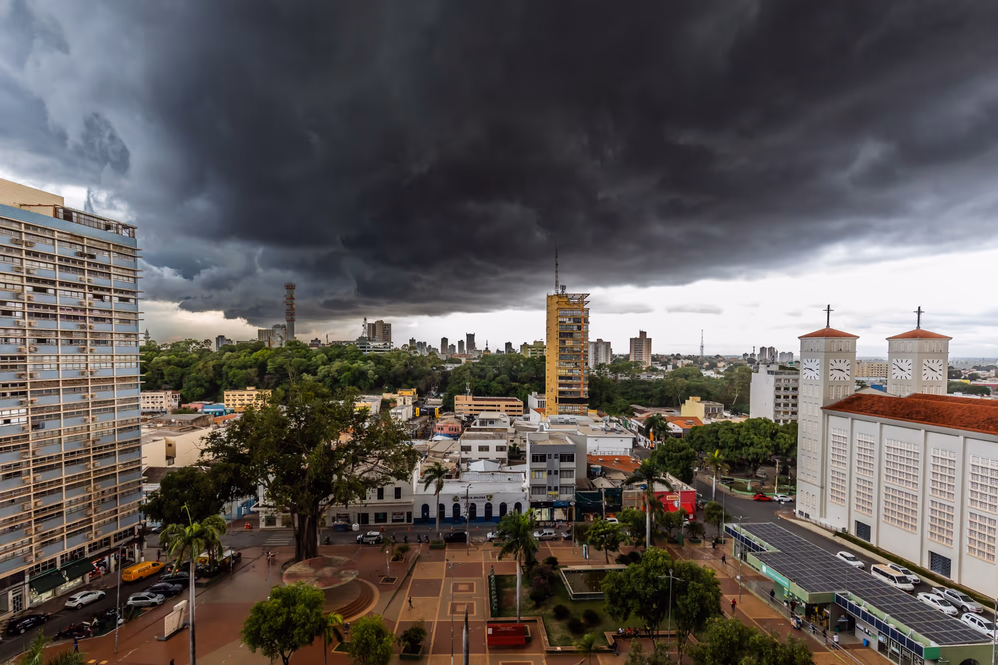 Após chuva forte, Cuiabá tem alerta de tempestades e ventos de até 100 km nesta terça-feira