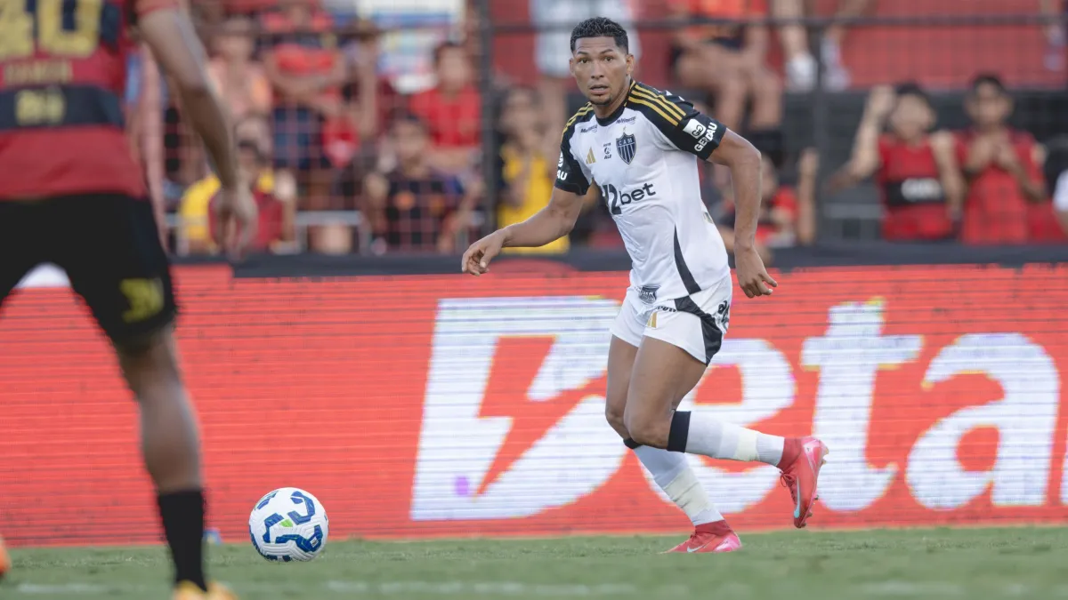 Atlético-MG toma susto, mas vira contra o Sport e mira G7 do Brasileirão