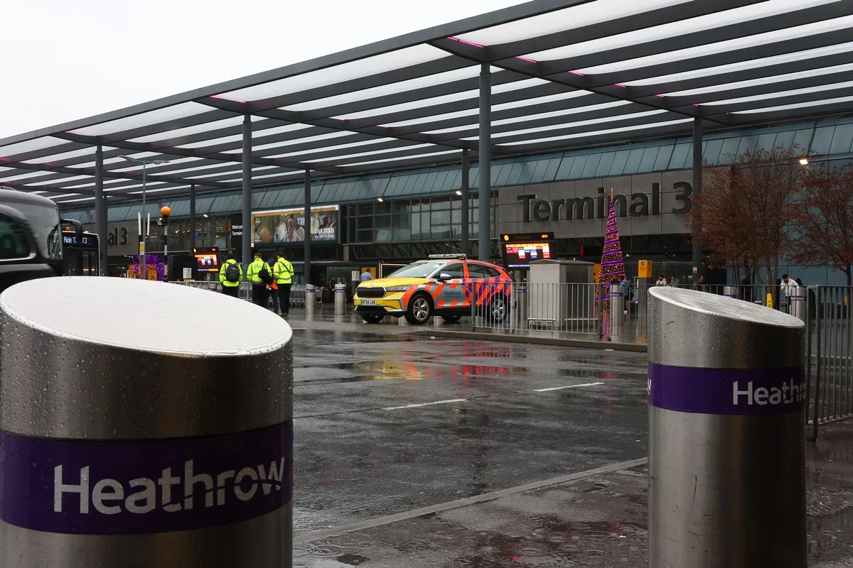  Briga em aeroporto de Londres deixa 20 feridos e causa transtornos