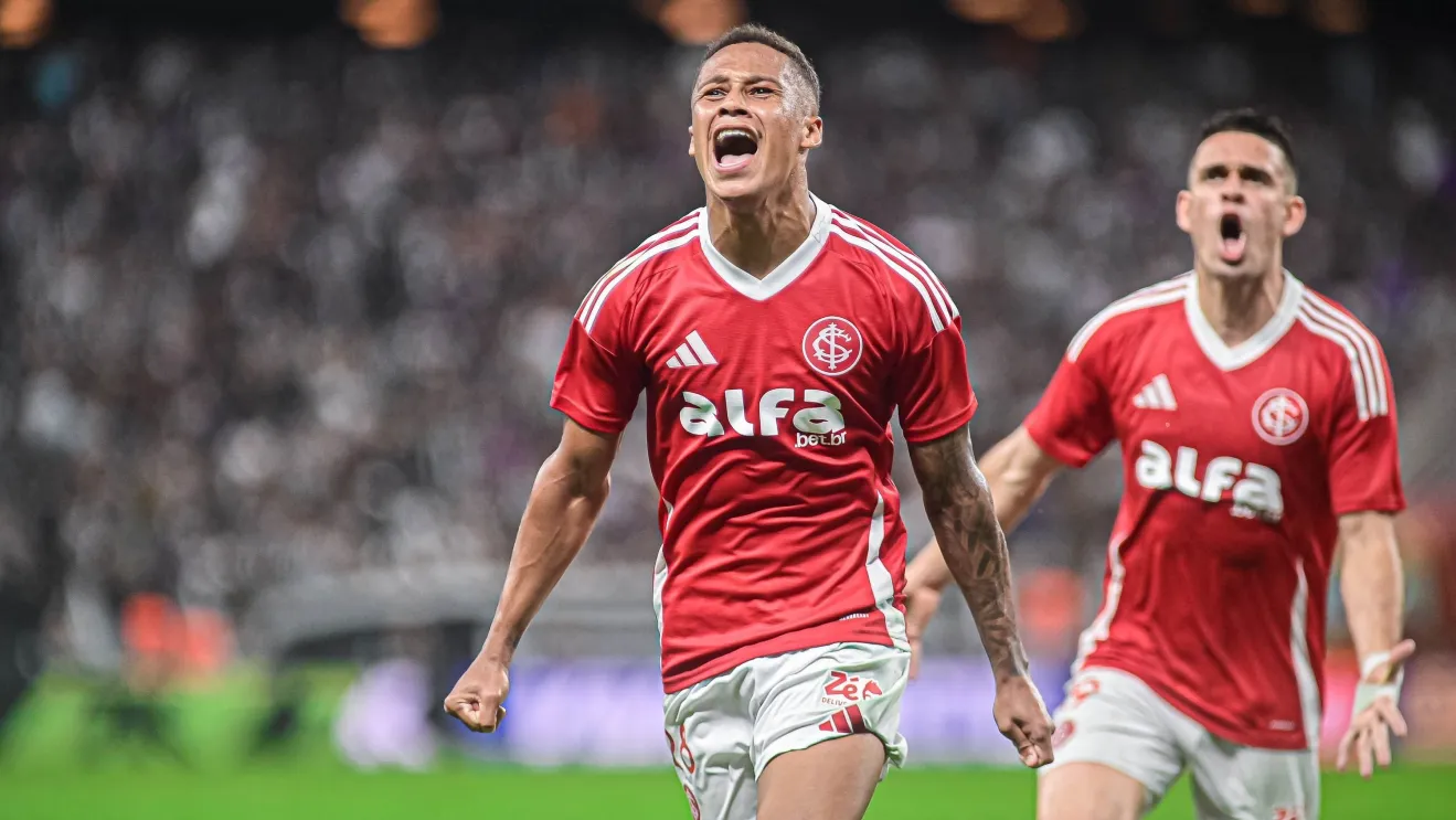 Com expulsões e gol contra, Internacional vence Ceará e se afasta do Z4