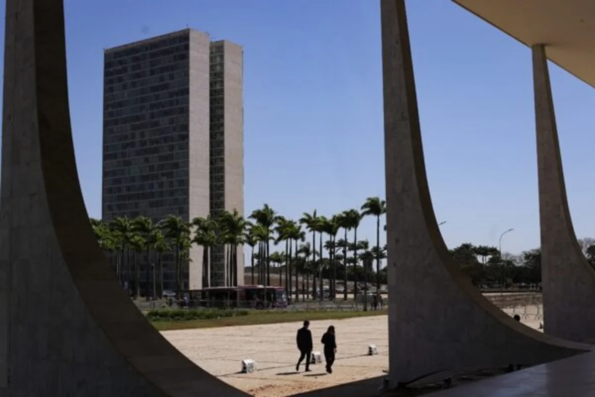  Decisão sobre impeachment de ministros do STF reacende crise com Congresso