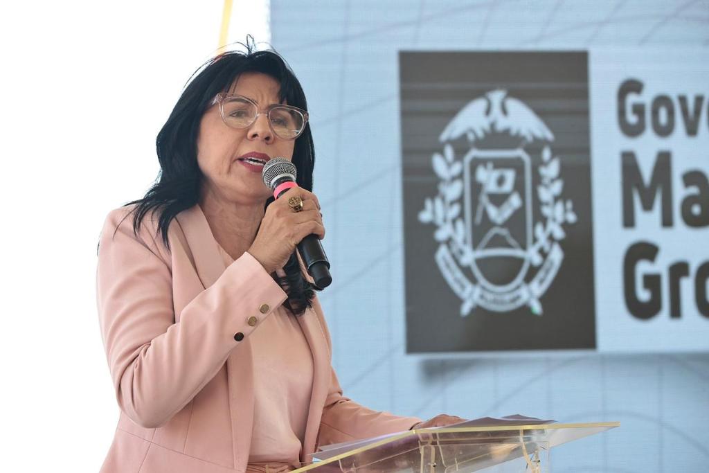 "Dia de entregas importantes do Governo de MT, que ficará marcado na memória dos cacerences", afirma prefeita