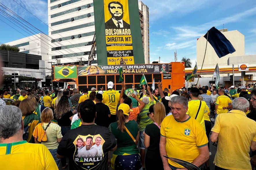 Direita lota o Choppão em ato que reúne parlamentares bolsonaristas em Mato Grosso