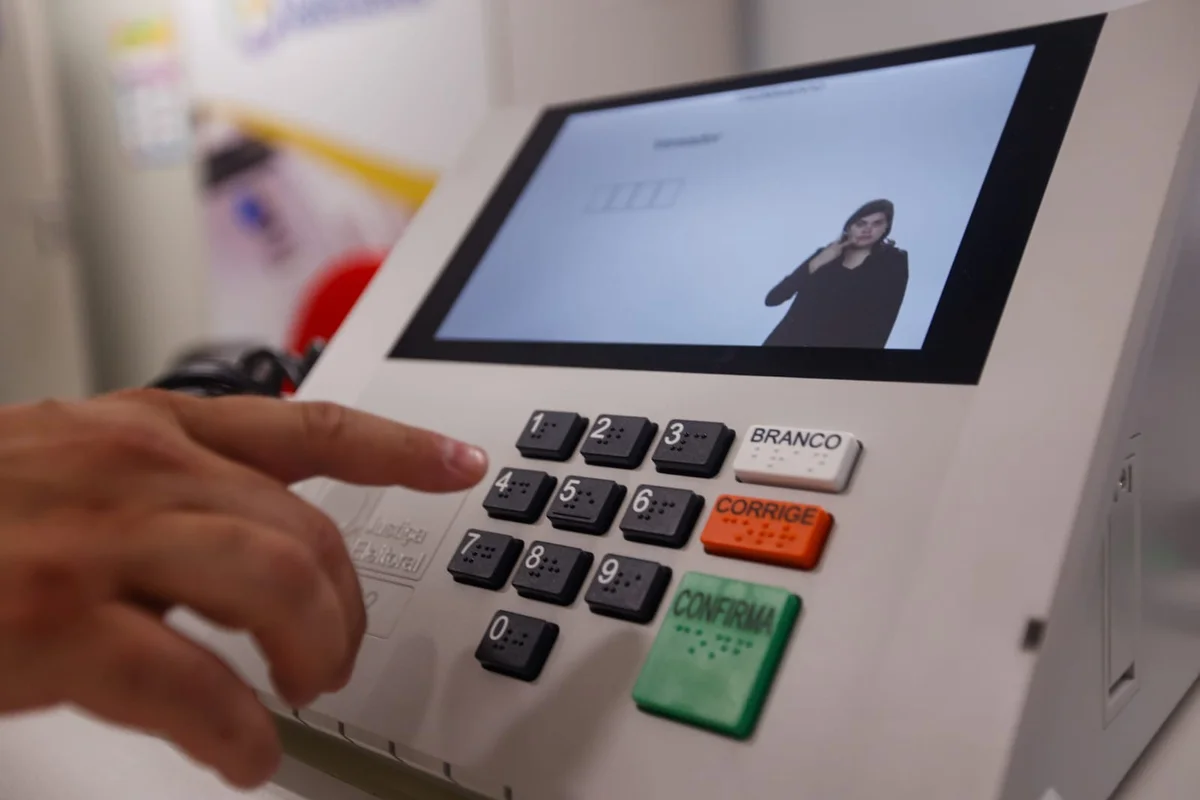  Eleições 2026: TSE faz teste de urnas nesta segunda (1º/12)