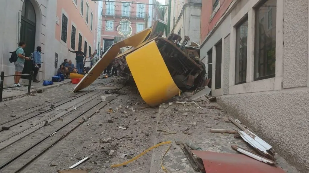 Elevador da Glória descarrila em Lisboa e deixa ao menos três mortos
