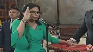 Embaixadora brasileira na Venezuela vai à posse de Delcy Rodríguez