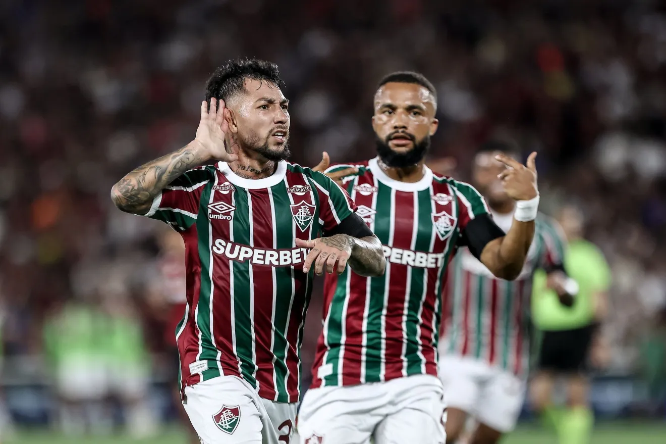Fluminense vence Flamengo em clássico marcado por golaço e falha bizarra