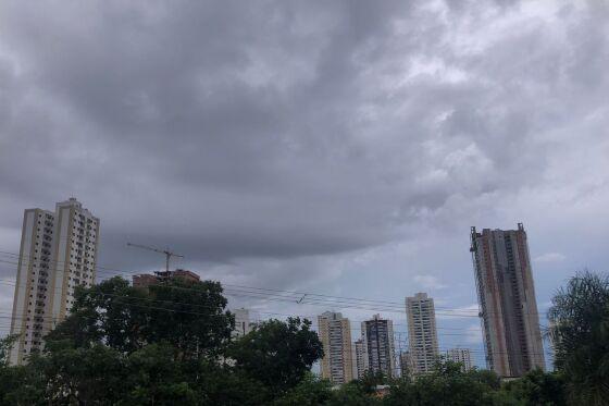  Frente fria chega e temperatura despenca em Cuiabá; semana será de chuva