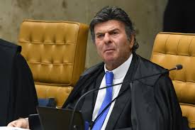 Fux sinaliza divergência de Moraes depois de apenas sete minutos de voto
