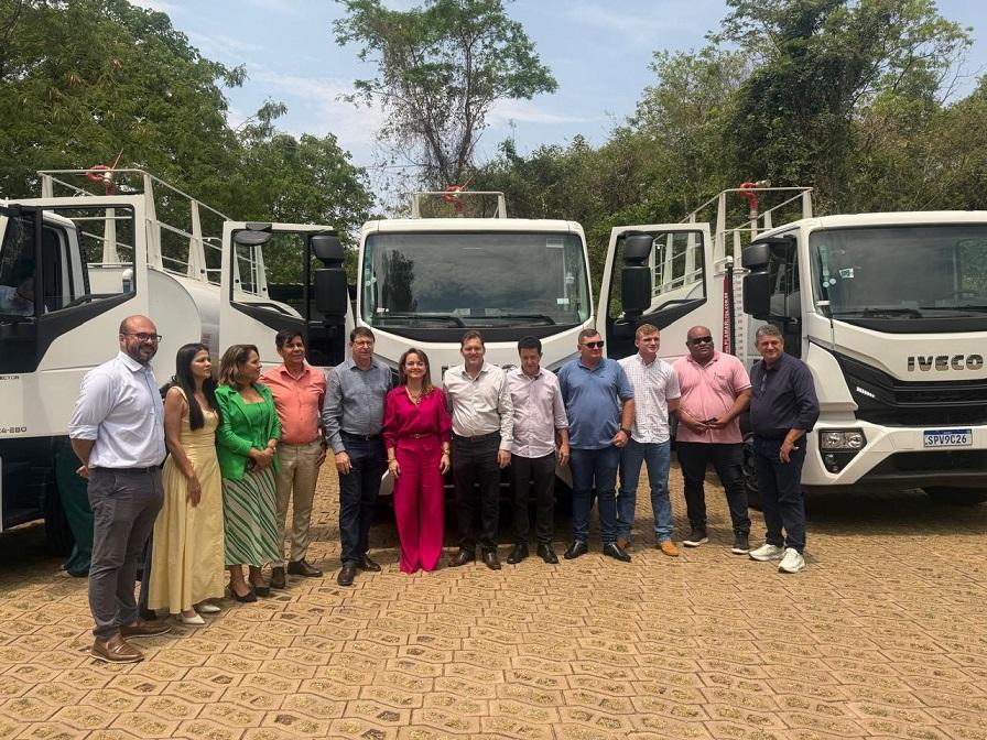  Governo de MT doa caminhões-pipa a três municípios para fortalecer combate aos incêndios