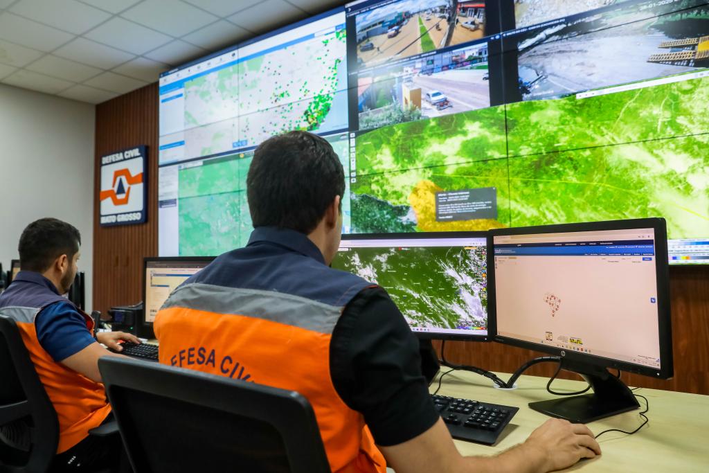  Governo de MT envia equipe da Defesa Civil a Cotriguaçu para apoio após chuvas intensas