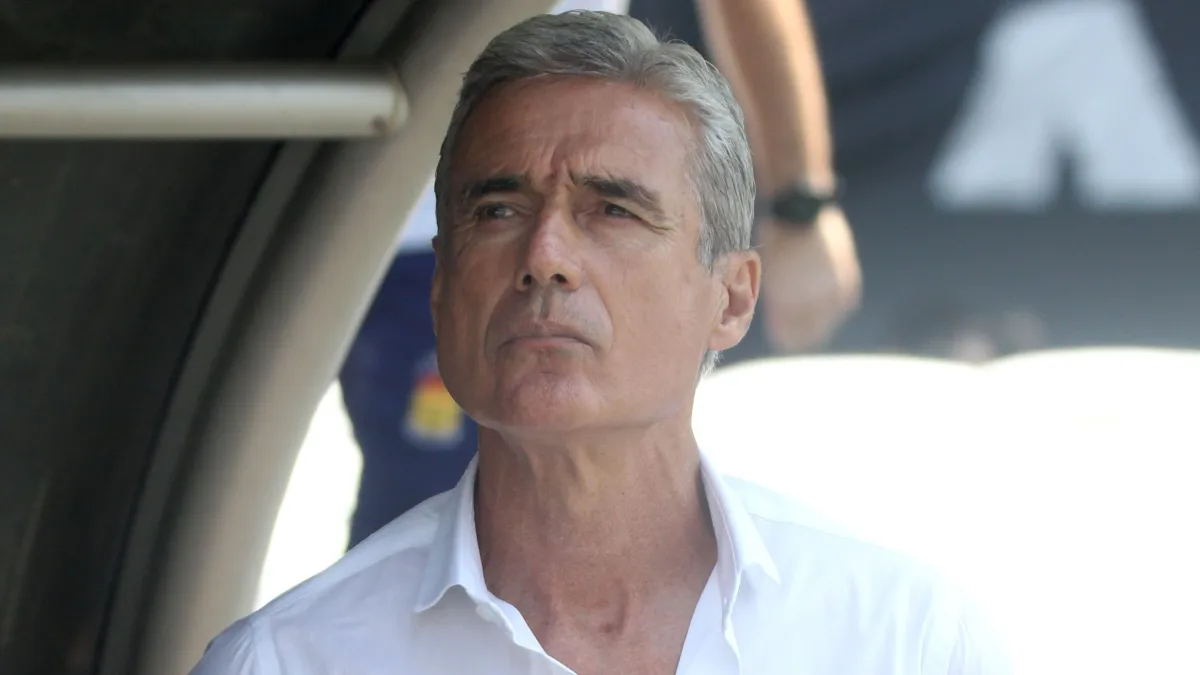  Grêmio anuncia Luís Castro como novo técnico