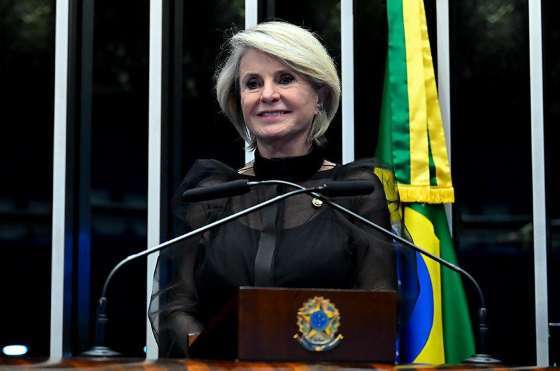 Margareth Buzetti encerra trajetória no Senado e passa cadeira a José Lacerda