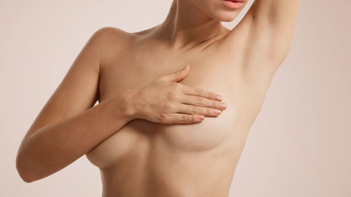  Mastopexia com cicatriz discreta promete seios firmes e naturais