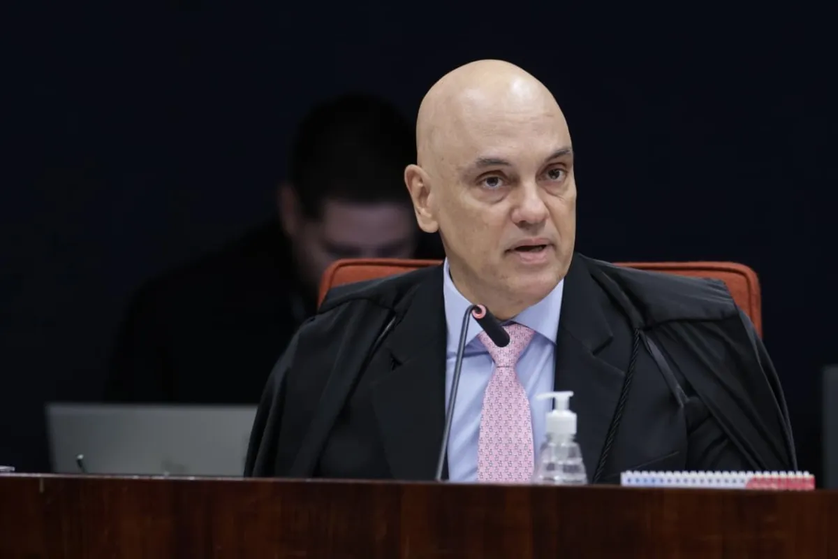 Ministro do STF pontuou momentos, entre junho de 2021 e 8 de janeiro de 2023, que evidenciariam grupo criminoso, que seria liderado por Jair Bolsonaro