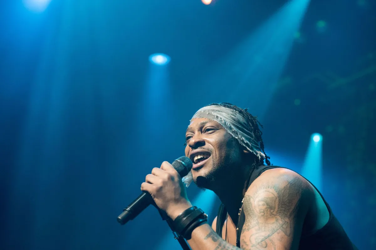  Morre aos 51 anos D'Angelo, cantor de R&B e vencedor do Grammy