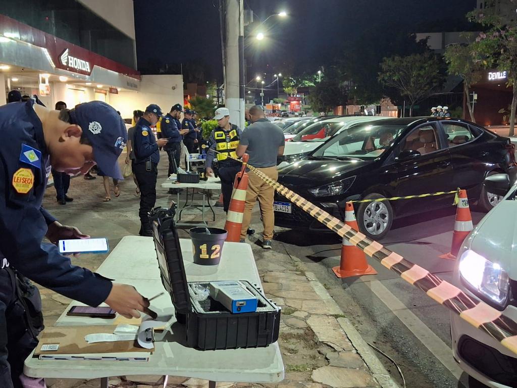  Operação Lei Seca termina com dez condutores presos por embriaguez na avenida Isaac Póvoas