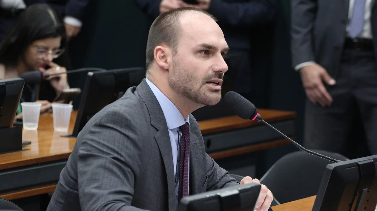 PF ordena que Eduardo Bolsonaro retorne a cargo de escrivão na corporação