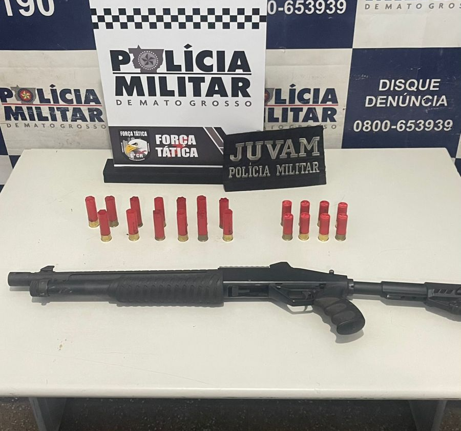 PM apreende armas de fogo, munições e prende quatro homens durante abordagens em Cáceres