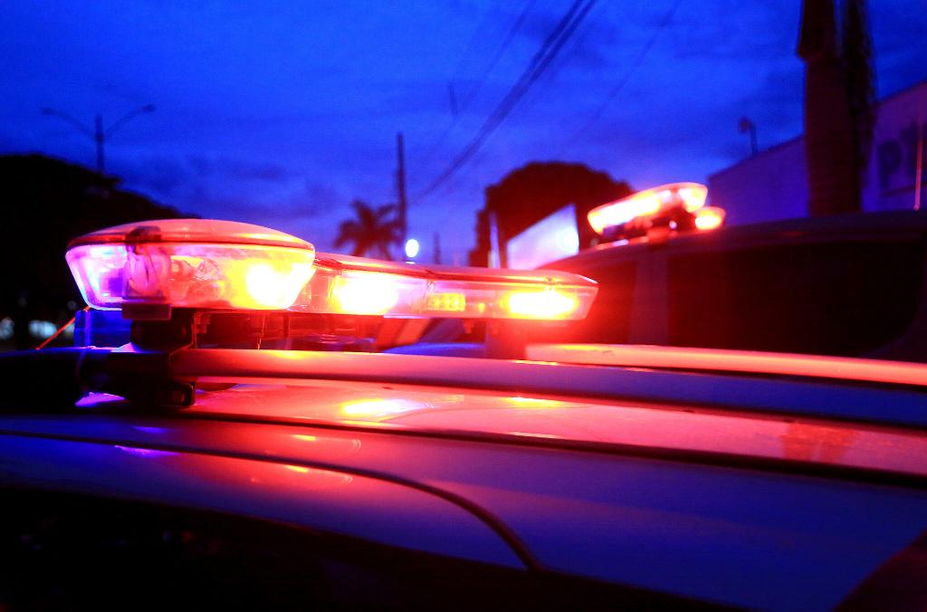 PM prende mulher após esfaquear namorado nas costas em Comodoro