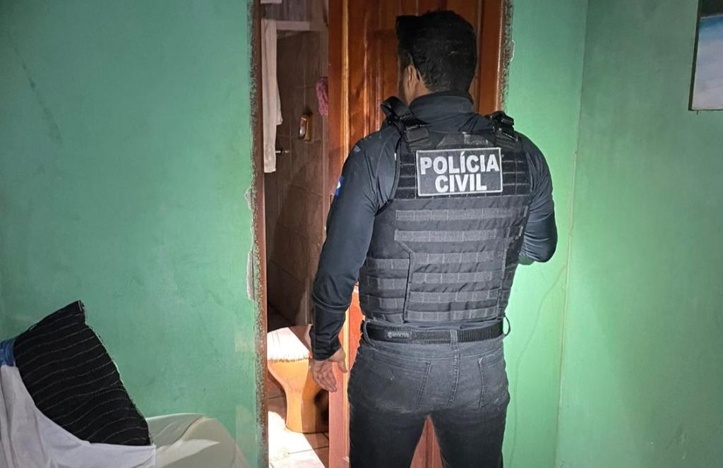 Polícia Civil cumpre mandados contra membros de facção criminosa envolvidos com o tráfico de drogas