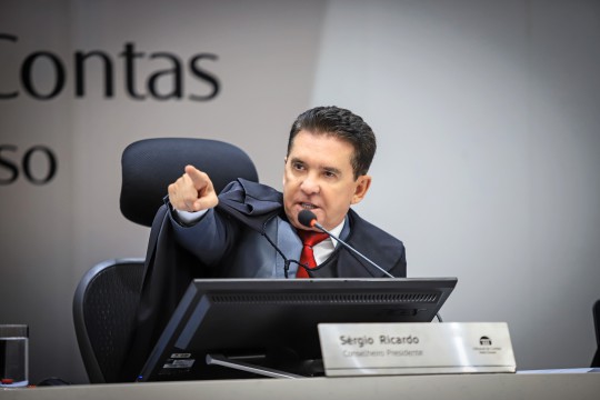  Sérgio Ricardo pede intervenção no DAE para garantir água em todas as casas de Várzea Grande