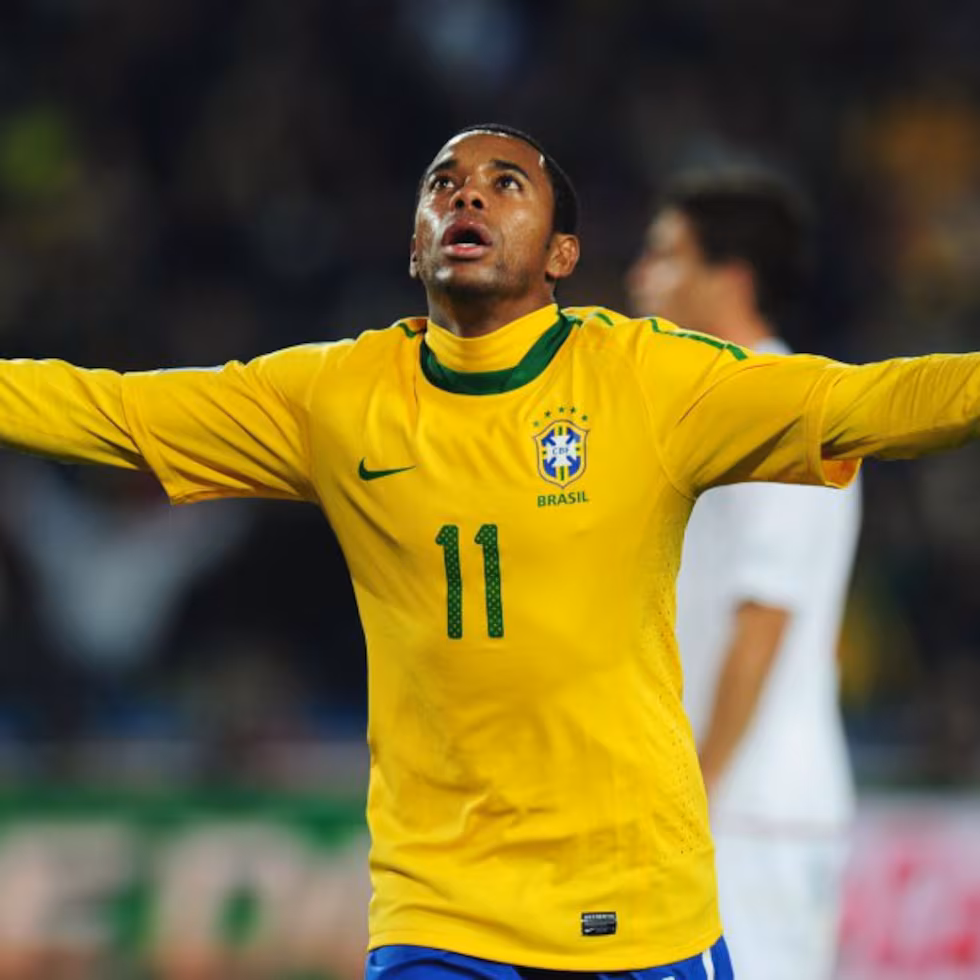 STF forma maioria para manter prisão de Robinho