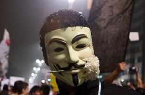  TF suspende julgamento sobre proibição de máscaras em manifestações