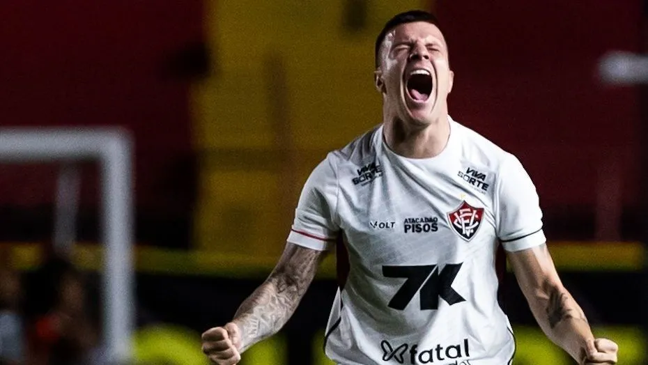 Vitória bate o Sport fora de casa e empurra o Santos para o Z4